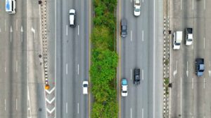 Aerial view of NYC traffic showing vehicles in multiple lanes, illustrating the environment where lane splitting and filtering occur.
